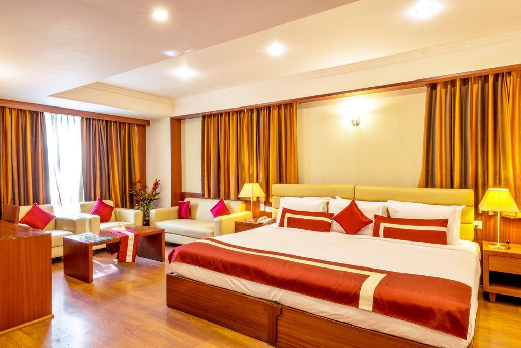 Octave - Residency Rd होटल