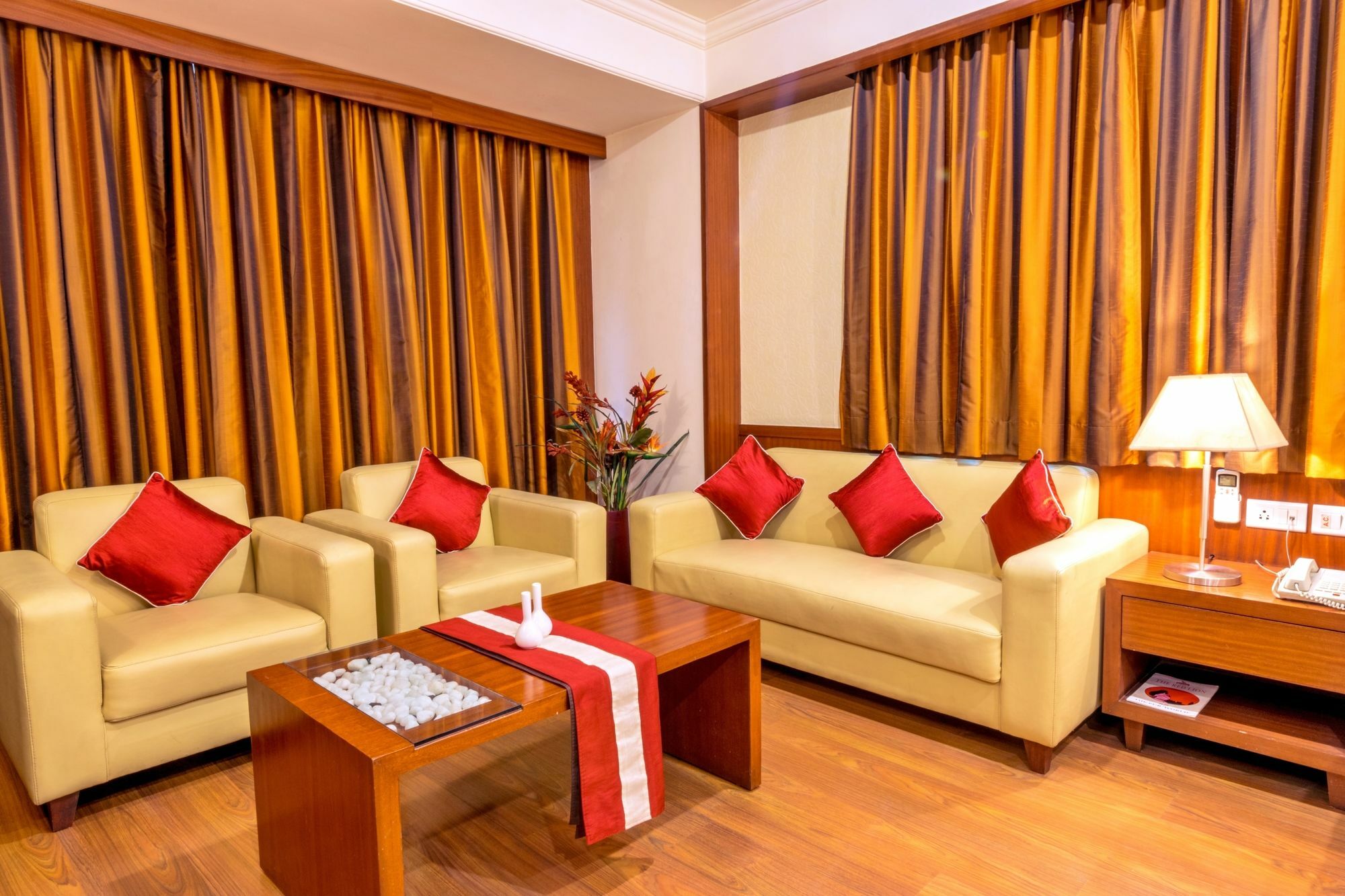 Octave - Residency Rd होटल